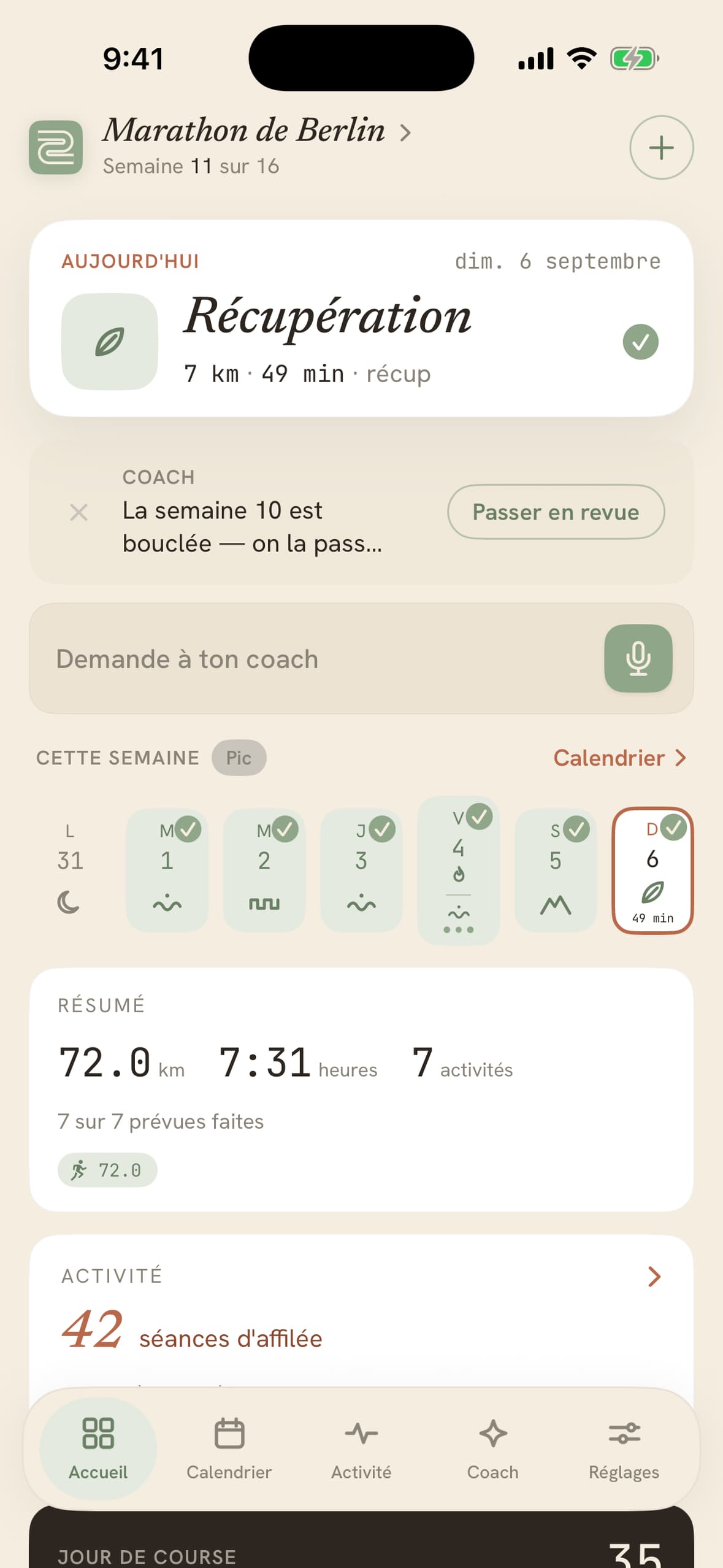 Le tableau de bord Stopa : le tempo du jour, la semaine d’un coup d’œil, une série de 14 séances et le compte à rebours du marathon de Berlin.